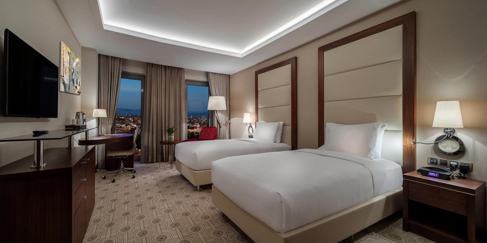 Doubletree By Hilton Istanbul Topkapi Hotel Bagian luar foto