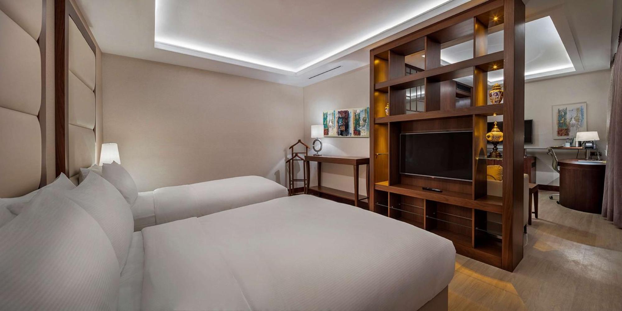 Doubletree By Hilton Istanbul Topkapi Hotel Bagian luar foto